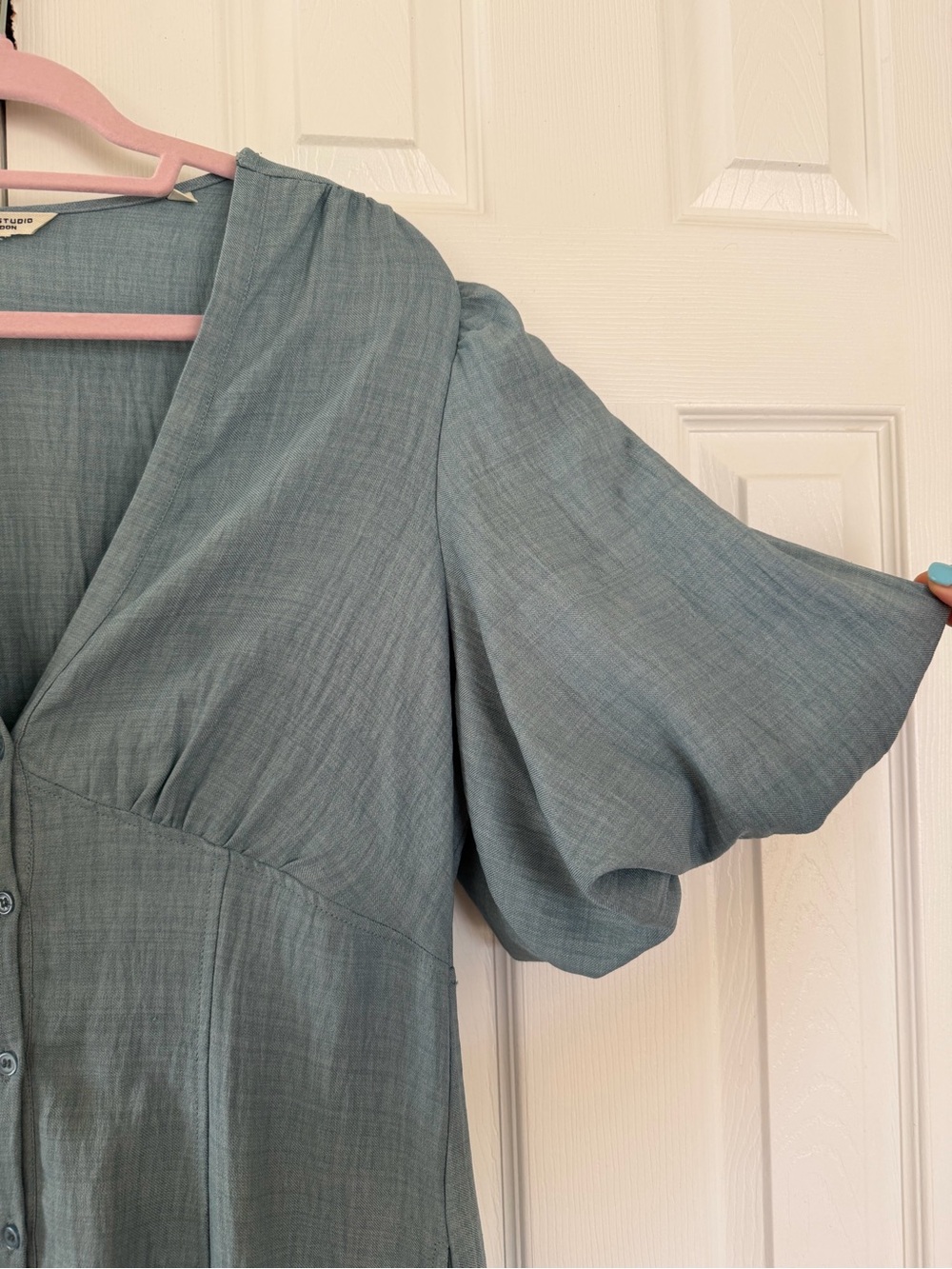 Max Studio Sage Green Button-Front Midi Dress with Puff Sleeves - Picture 7 of 10